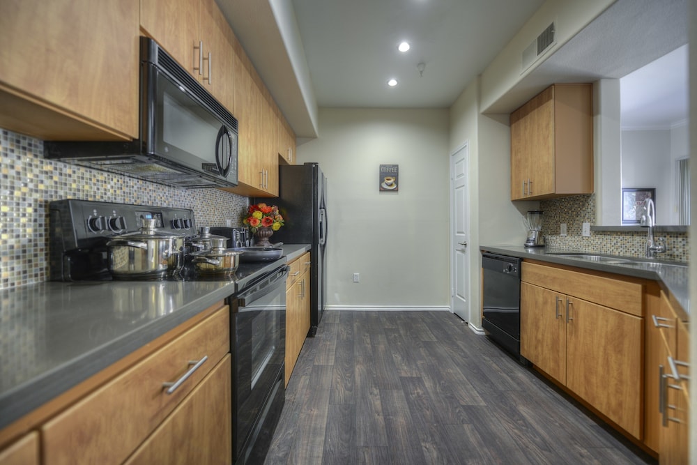 4 Bedroom listing: Includes (2) Separate 2-Bedroom/ 2-Bath Condos photo 2