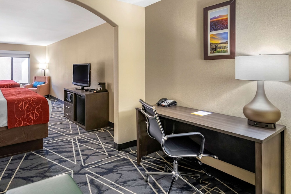 Suite, Multiple Beds, Non Smoking photo 2