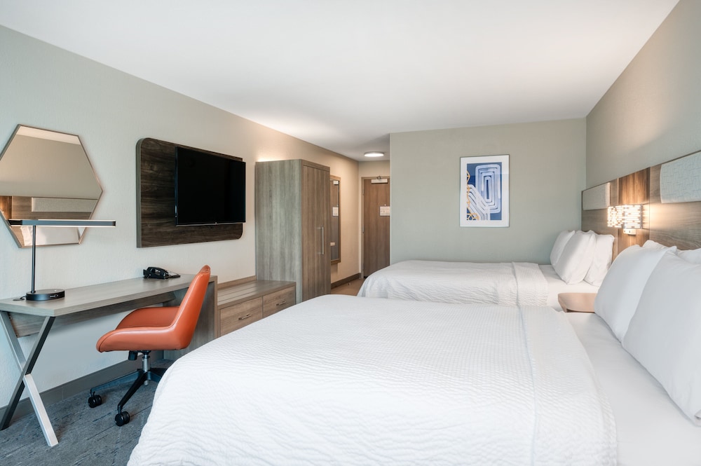 Standard Room, 2 Queen Beds (Walk-In Shower) - Photo 6
