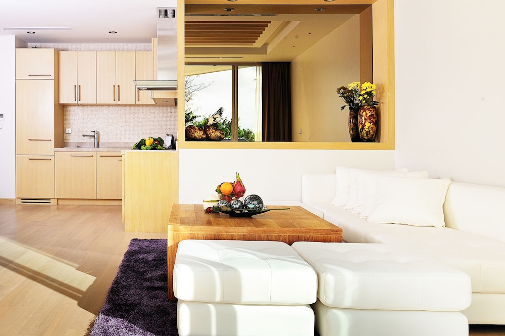 2 Bedroom White Coral Suite photo 3