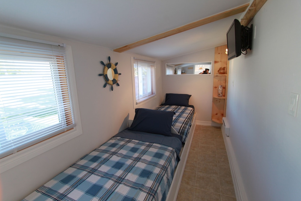 3 Bedroom Cottage, 5 Beds with Sofabed photo 2