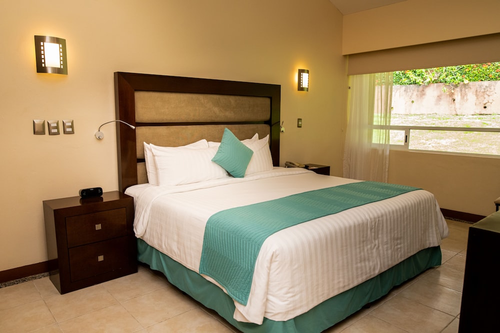 Executive Room - Photo 1