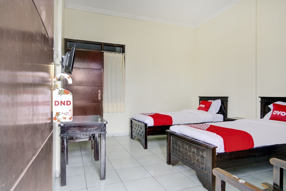 Standard Twin Room - Photo 10