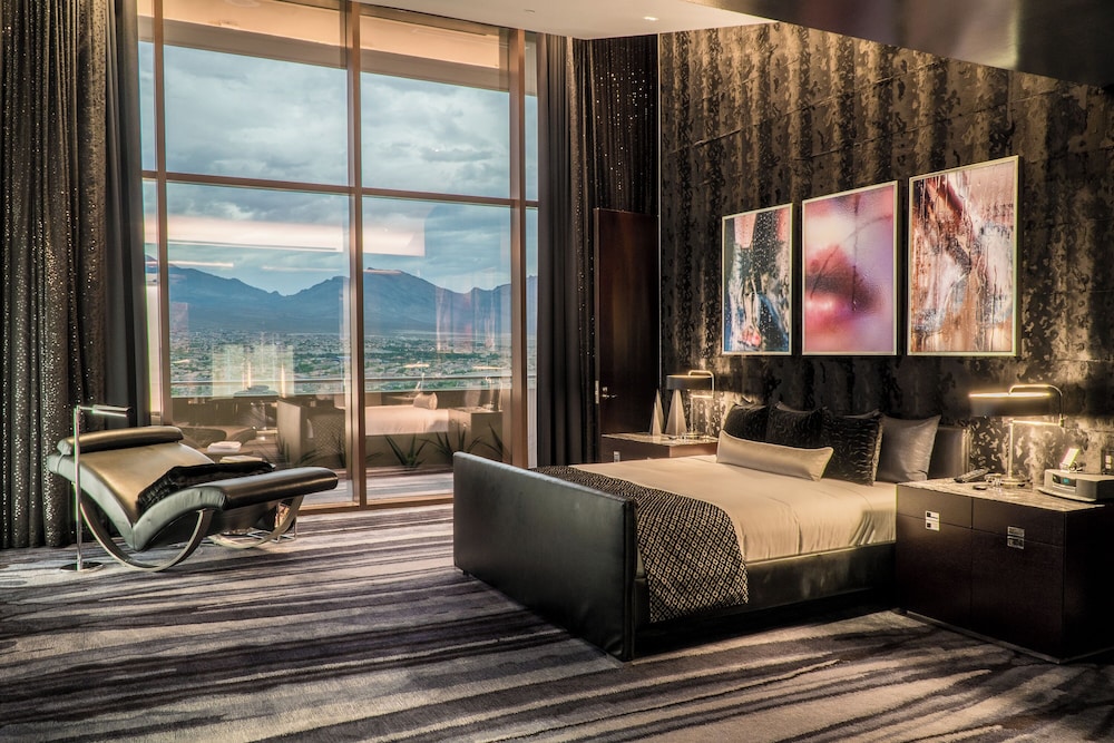 One 80 Suite - Photo 3