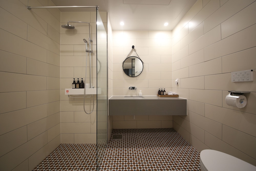 Standard Double Room - Photo 12