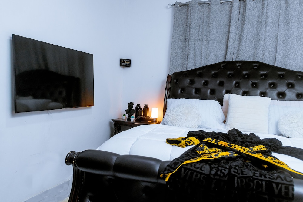 Executive House photo 1