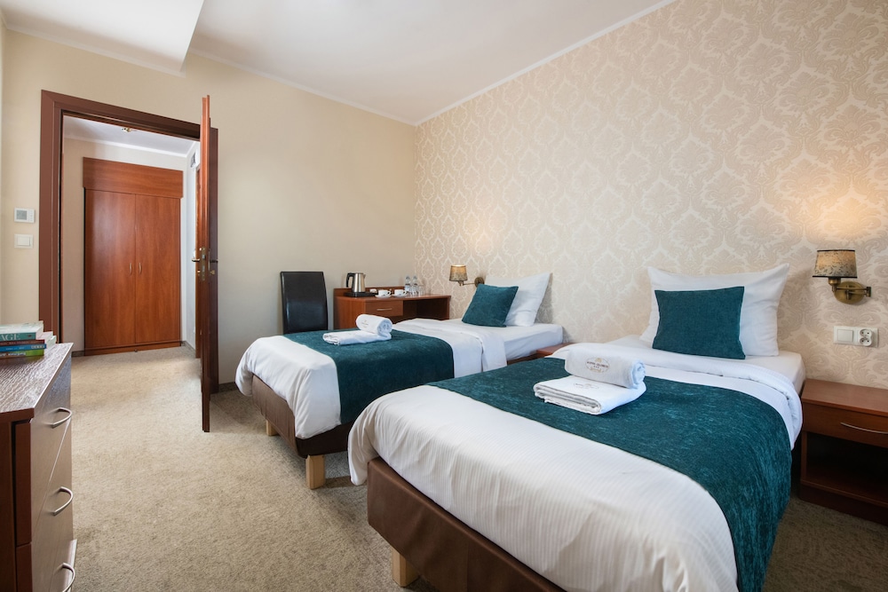 Double or Twin Room - Photo 4