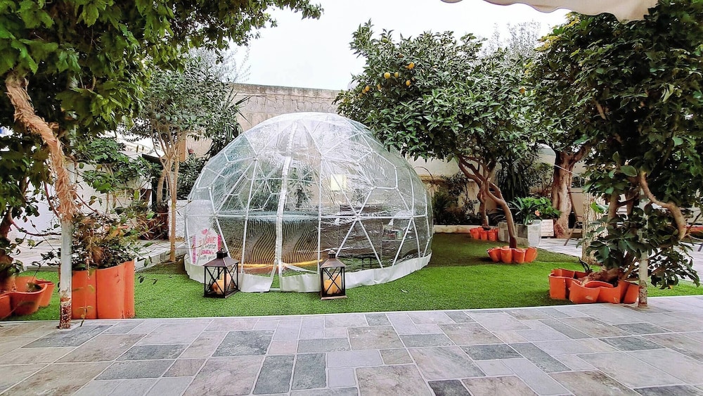 Relax in Elliniko Hidden Gem-vintage Bungalow With Garden and Hot Tub in an Iglo, Billede 28