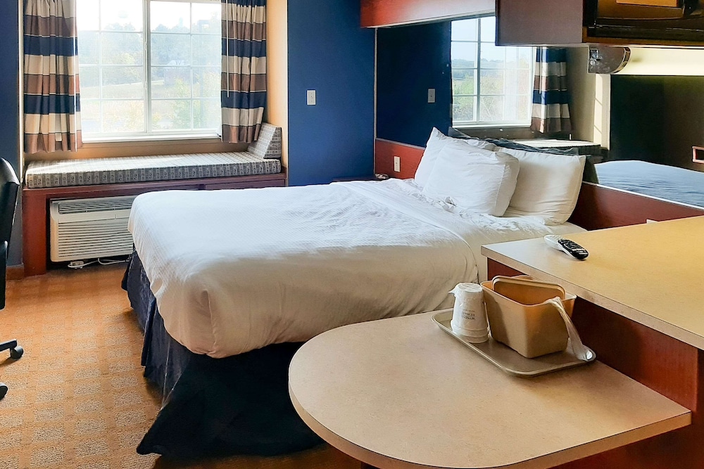 Suite, 1 Queen Bed with Sofa bed, Accessible, Non Smoking photo 1