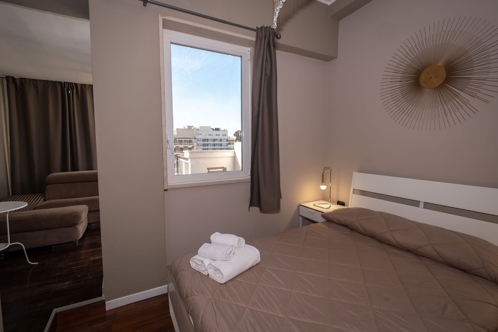 Classic Double Room, 1 Bedroom, Private Bathroom (1-2) - Photo 11
