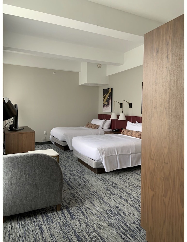 Room, 2 Double Beds (Mobility/Hearing Access, Roll-In Shwr) photo 1
