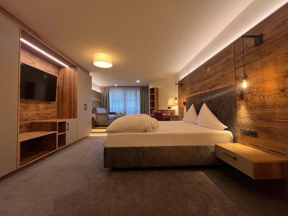 Deluxe Double Room, Lake View photo 2