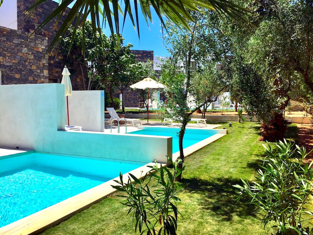 Room,Sharing Pool (Pool Casual)