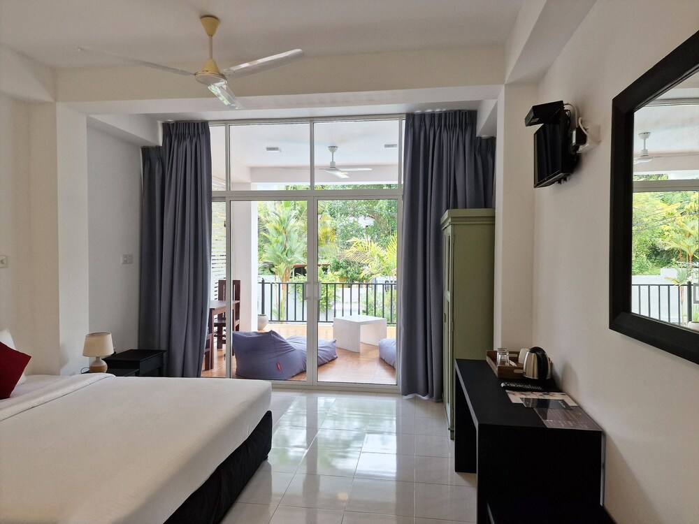 Deluxe Double Room, 1 King Bed, Terrace, Pool View photo 1