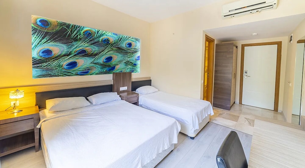 Standard Room, Pool View photo 1