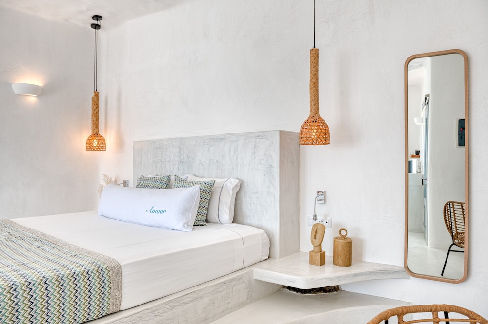 Premium Suite with cave heated plunge pool with jets photo 3