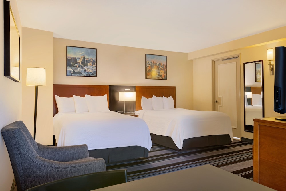 Studio Suite, 2 Double Beds (Mobility Accessible, Tub)