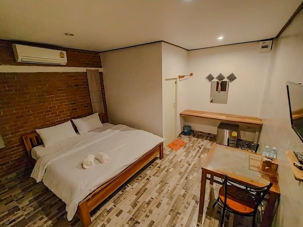 Standard King Room photo 3