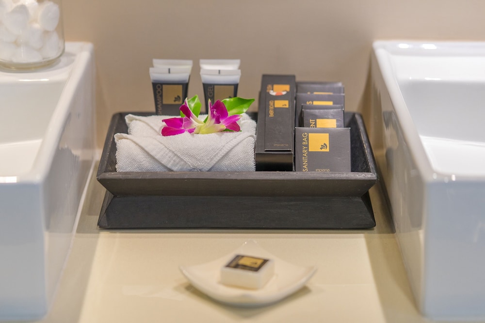 Honeymoon Suite - Photo 6
