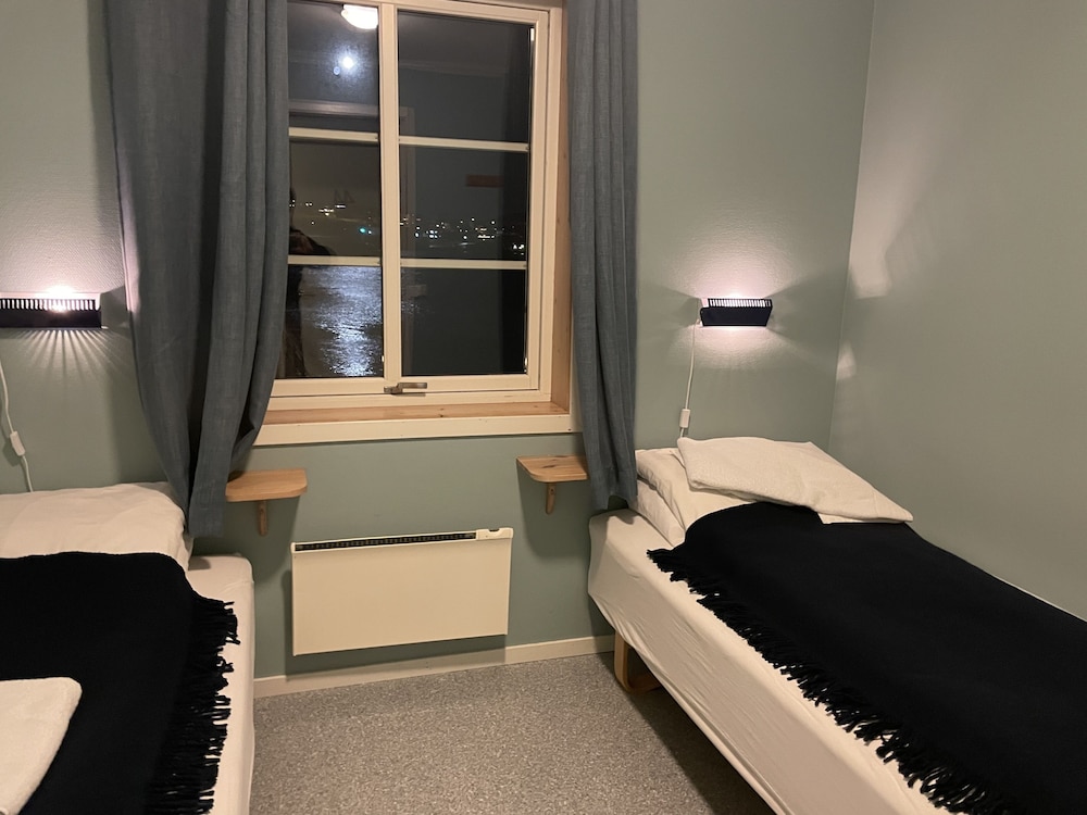 Twin Room, Shared Bathroom photo 2