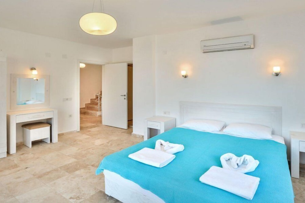 Luxury Villa, Valley View photo 2