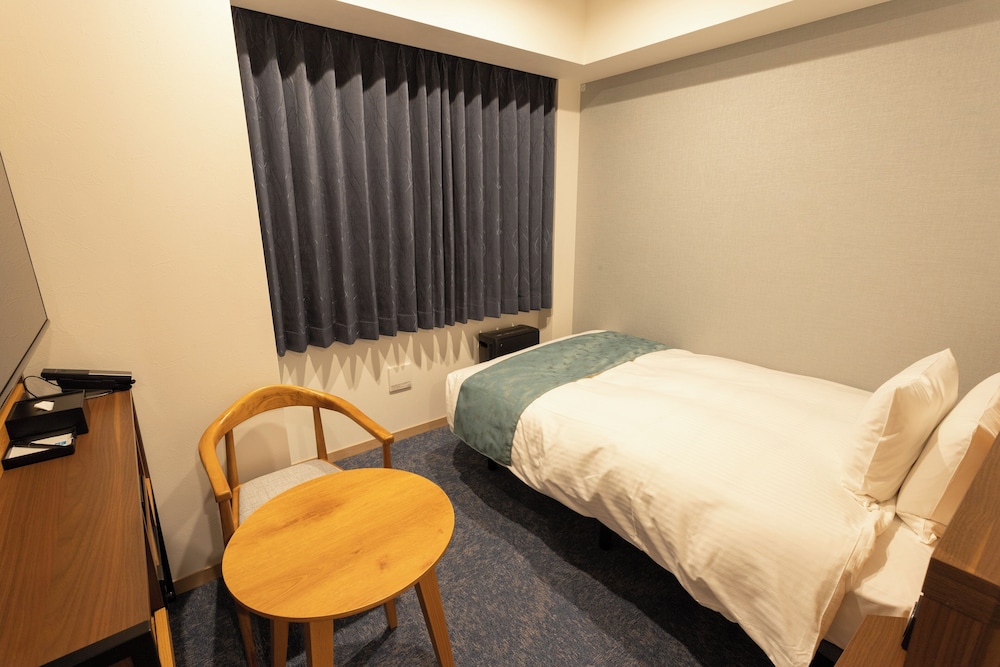 Single Room, Smoking