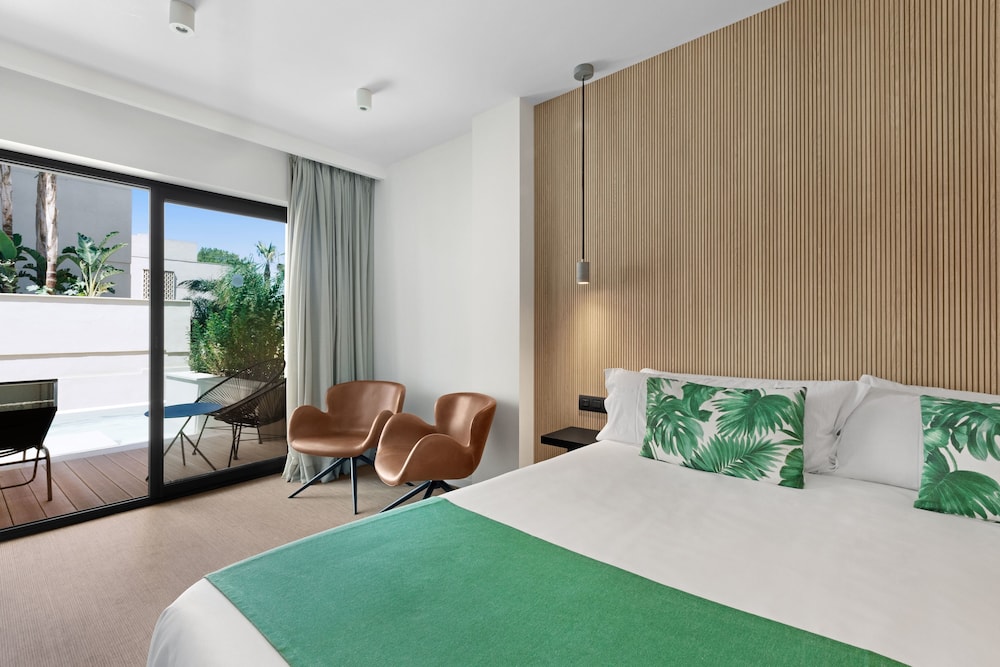 Double Room (Swim Up - Adults Only)