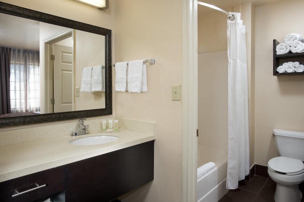 Suite, 1 Bedroom (1 King Bed) - Photo 2