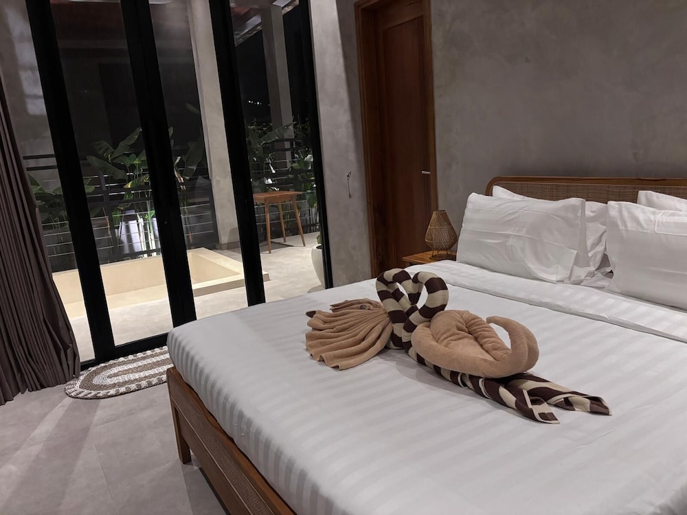 Deluxe Double Room, Pool View photo 2
