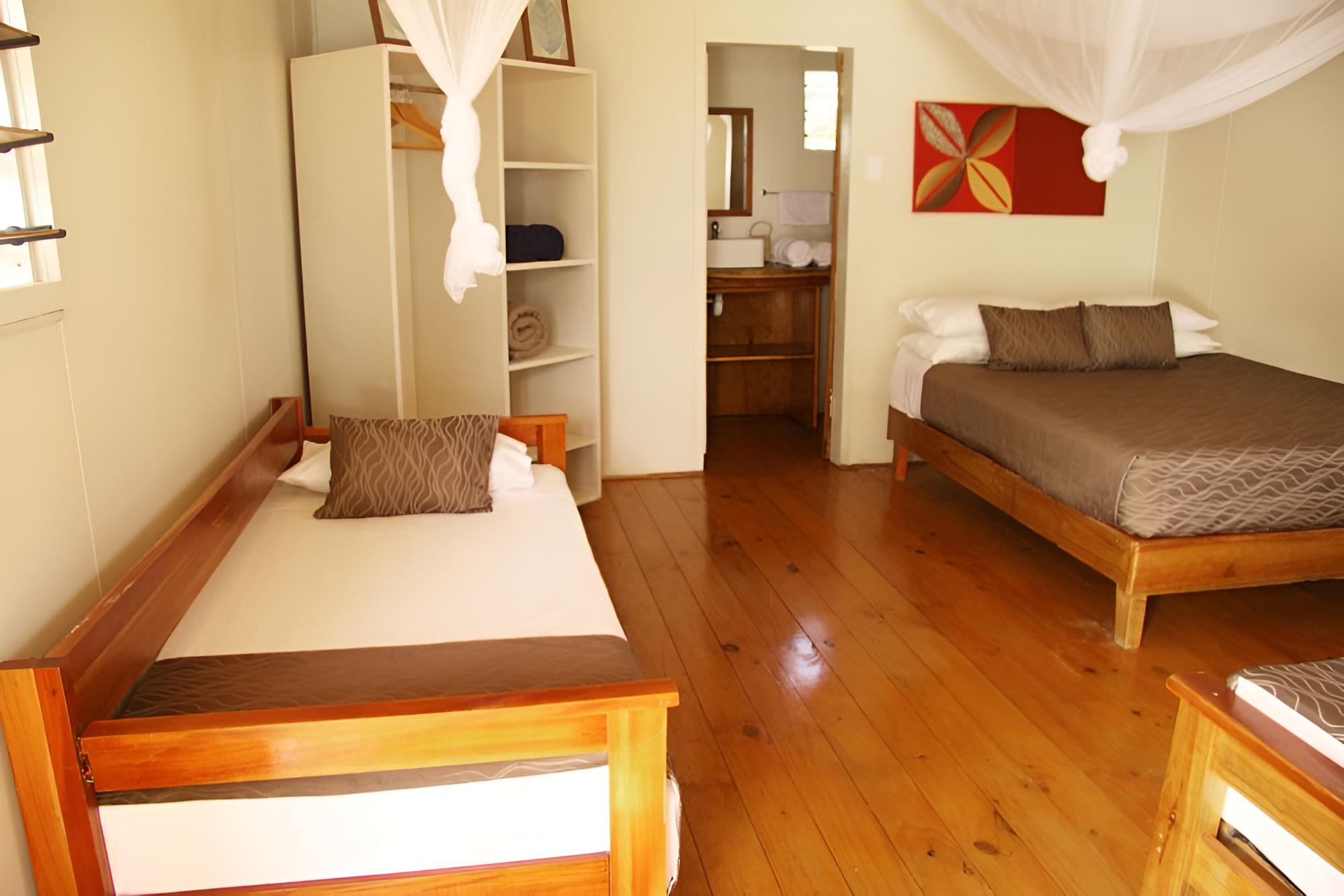 Beachfront Family Bure photo 3