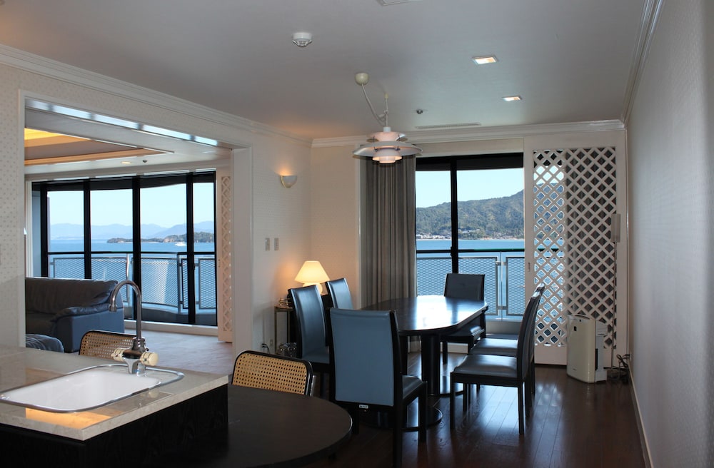 Royal Suite, Non Smoking, Ocean View - Photo 2