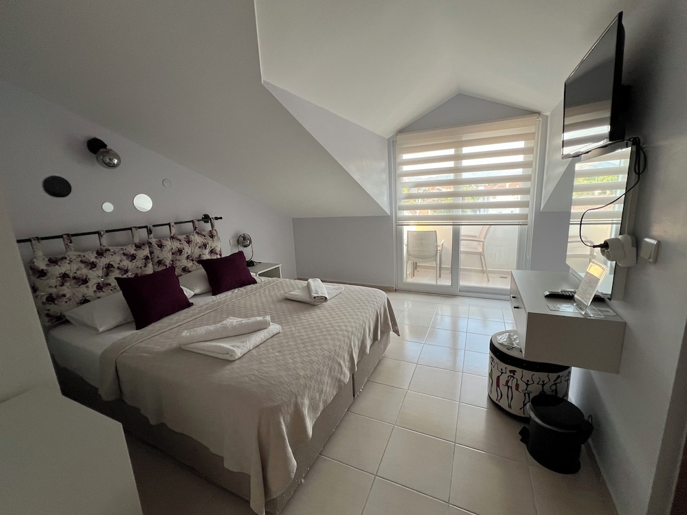 Standard Double Room - Photo 8