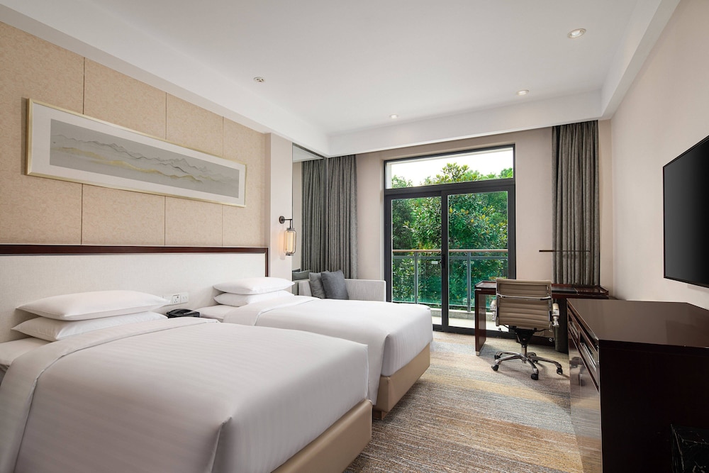 Room, 2 Double Beds, Garden View - Photo 1