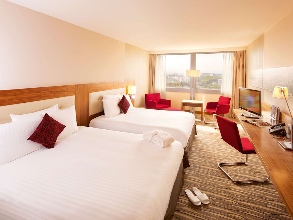 Premium Room, 1 King Bed - Photo 1