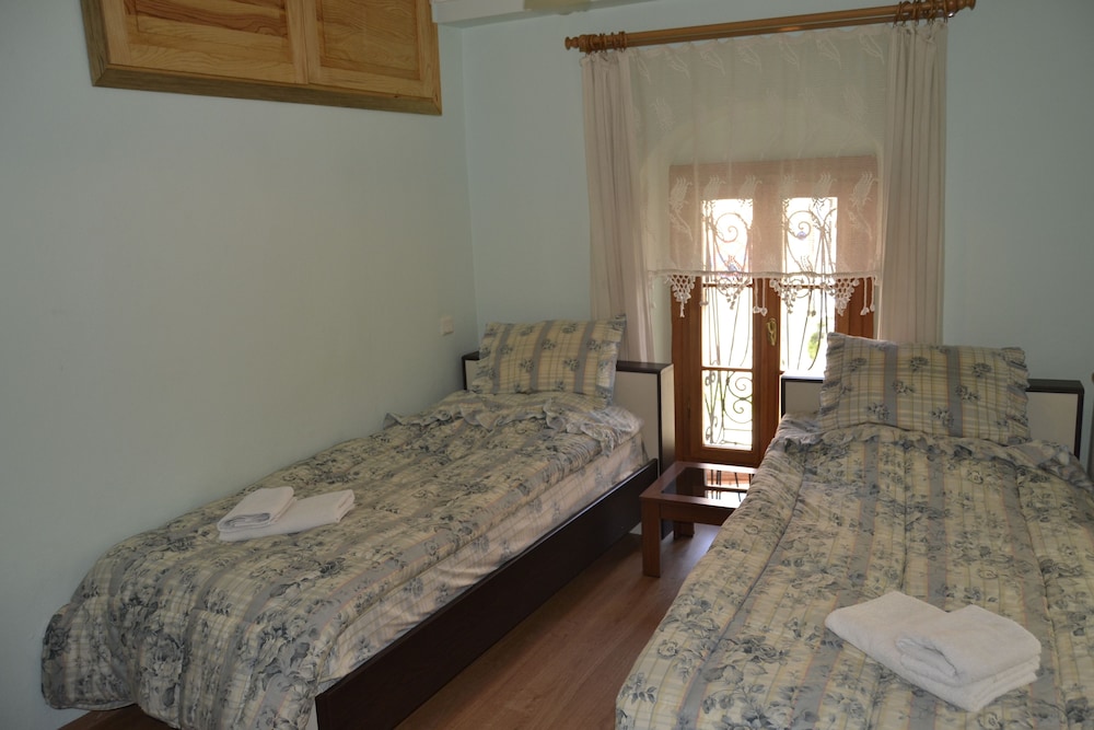 Twin Room, Shared Bathroom photo 1
