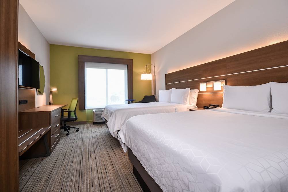 Standard Room, 2 Queen Beds - Photo 2