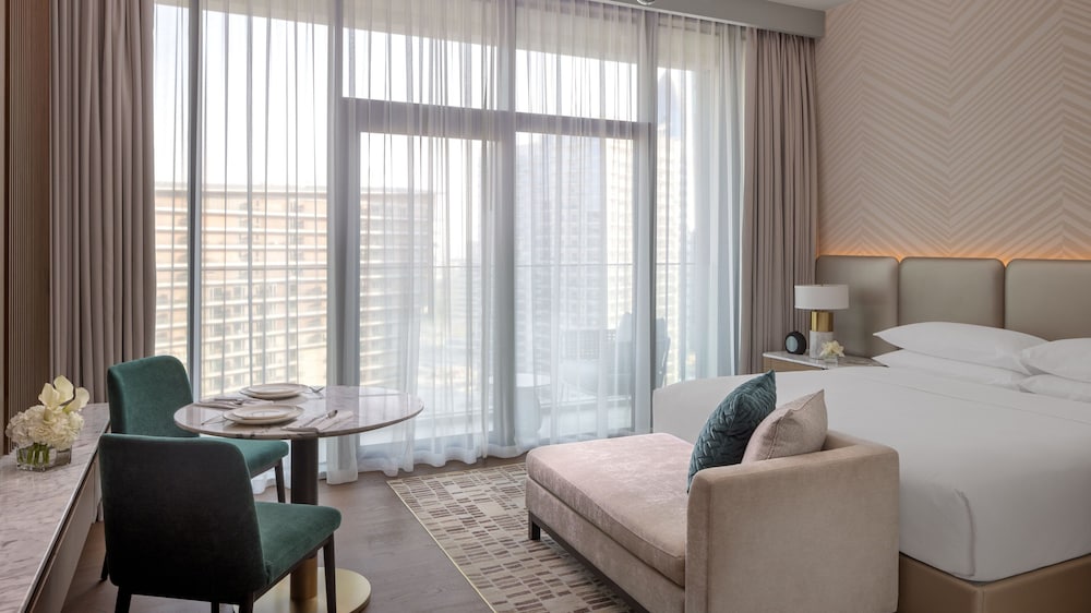 Studio, 1 King Bed, Balcony, City View (Kitchenette, High Floor)