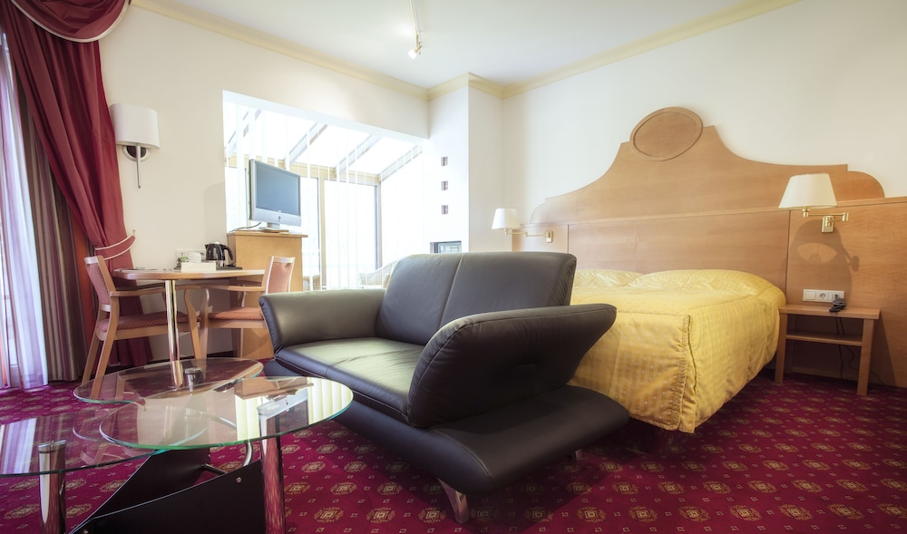 Honeymoon Suite, Fireplace photo 2