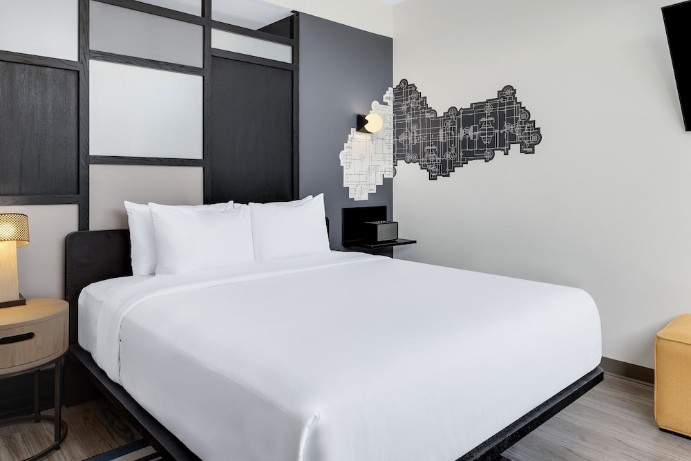 Urban, Room, 1 King Bed, City View - Photo 2
