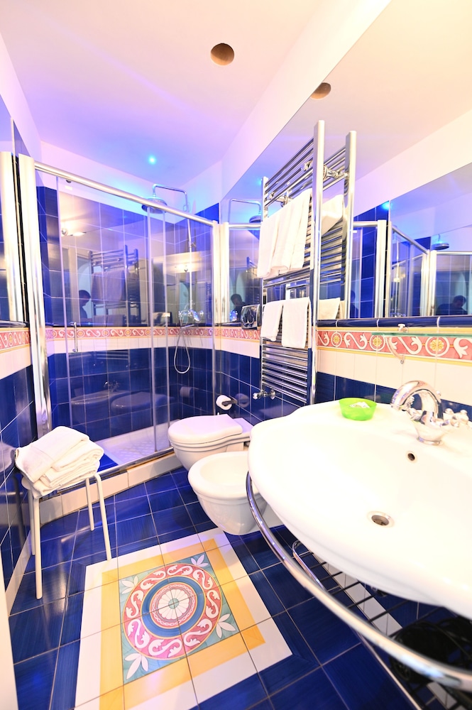 Double Room, Balcony, Sea View - Photo 6