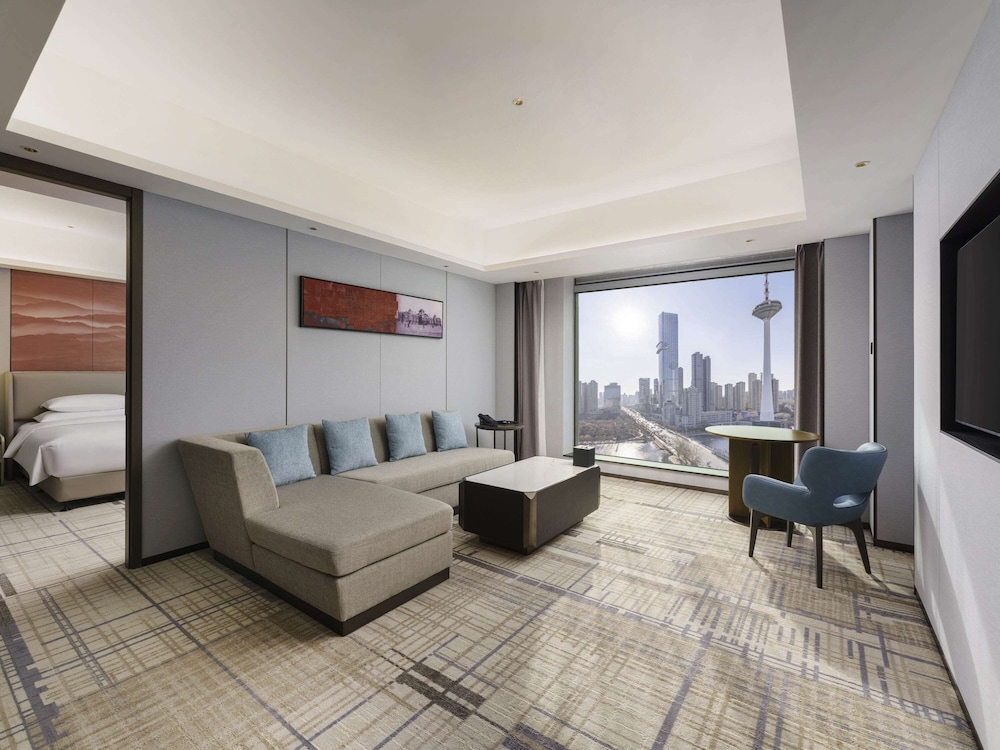 Swiss, Suite, 1 King Bed, City View