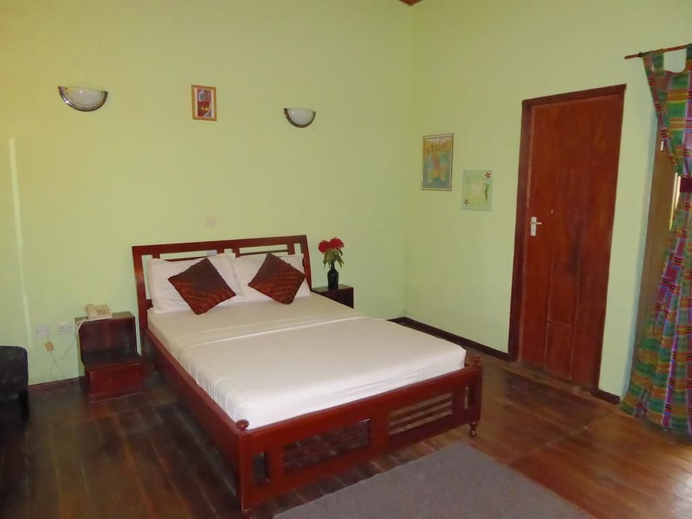 Double Room (Paul Bogle - Shared Bathroom) photo 1