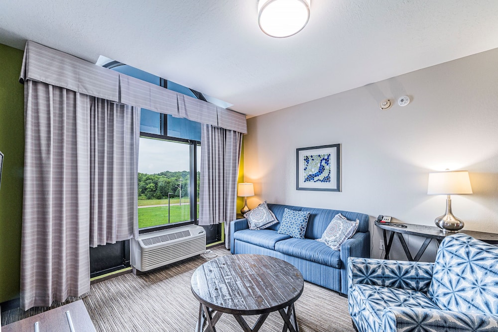 Suite, 1 King Bed (Additional Living and Dining Area) photo 1