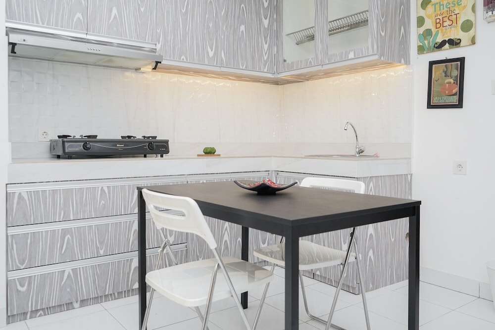 Room - Photo 9