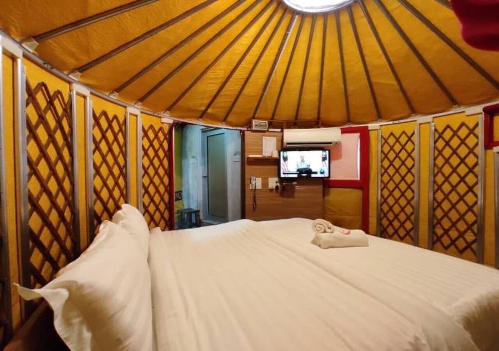 Deluxe King Mongolian Yurt photo 1