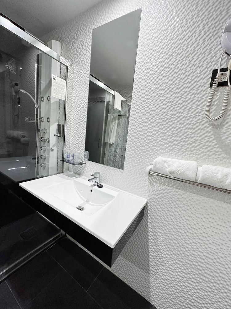 Superior Double Room - Photo 11