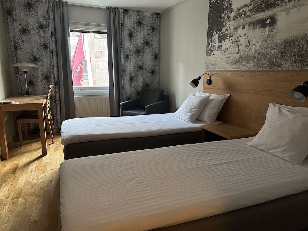 Economy Room, 2 Twin Beds, Non Smoking - Photo 1