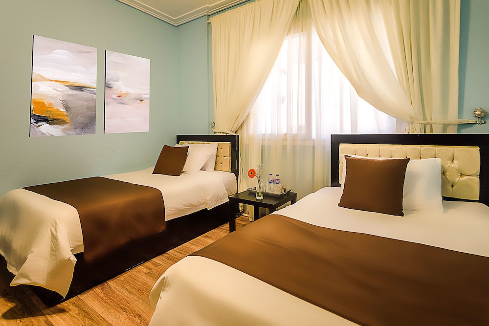 Deluxe Twin Room photo 2