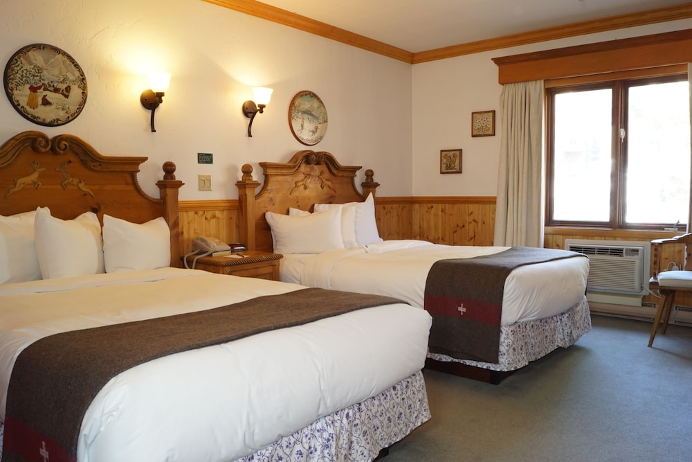 Standard Room, 2 Queen Beds photo 2