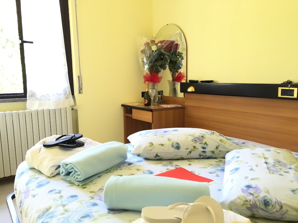 Double or Twin Room photo 2